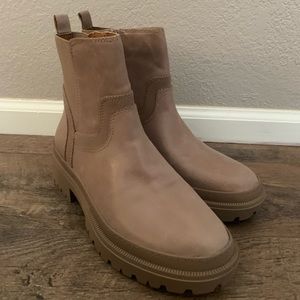 Lucky Boots size 9 brand new
